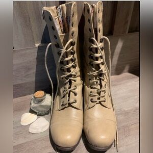 Bamboo Cream Lace/Zip up Combat Boots 👢